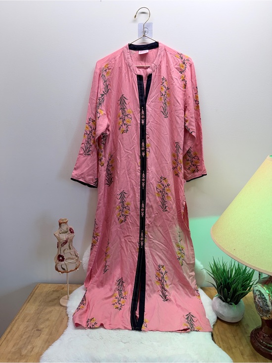 Dresses & Skirts - Pink Floral Kurti Navy Trim Embroidery Hand Painted Buttons & Yellow Flowers 💐